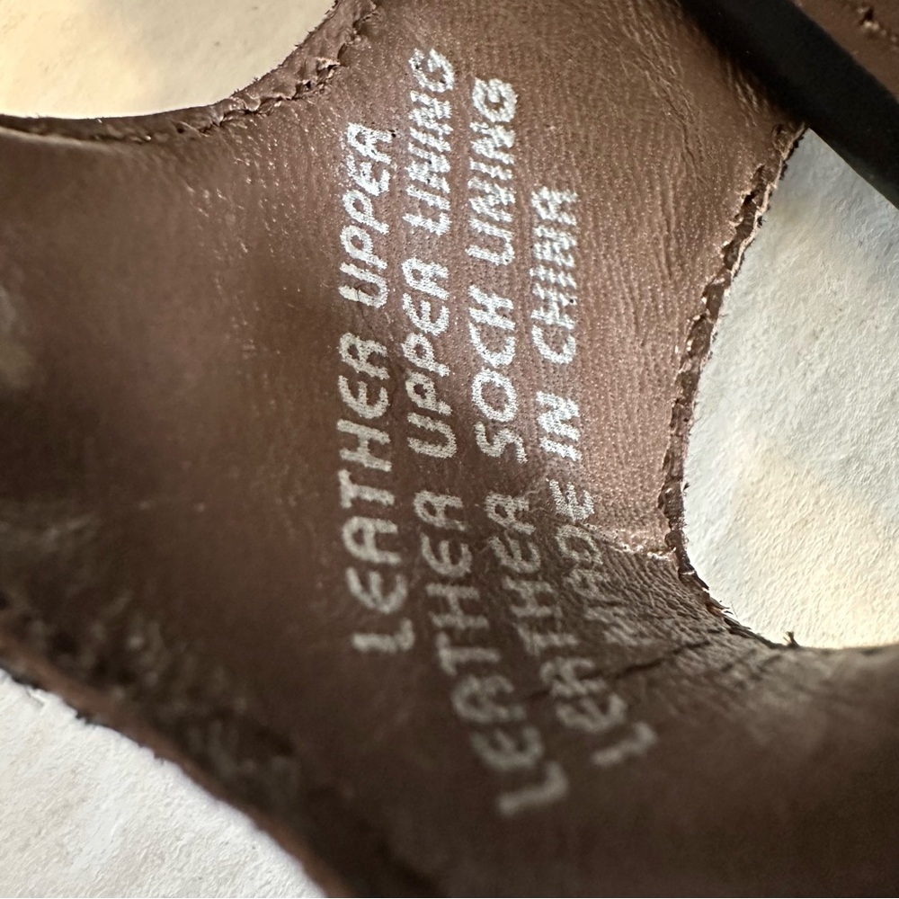 NIB Vintage Earthies Acadia Women's Black Perforated Leather Heeled Sandals 8.5 - Picture 6 of 6